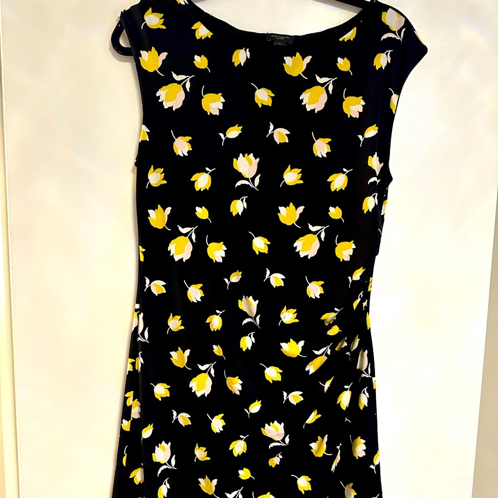 Confortable lord and Taylor summer Dress